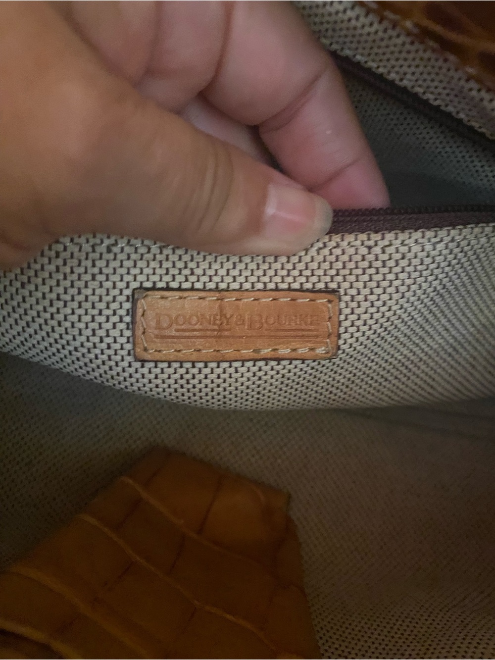 Dooney & Bourke - VINTAGE - EUC - Crocodile-Embossed Leather Shoulder Bag - Picture 7 of 13